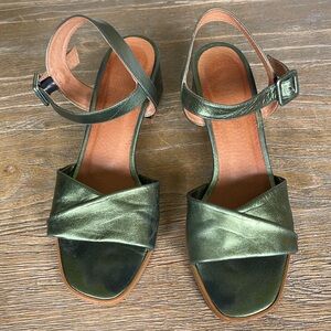 Nice Things Poloma S Green Metallic Leather Sandals Size 37/US 7